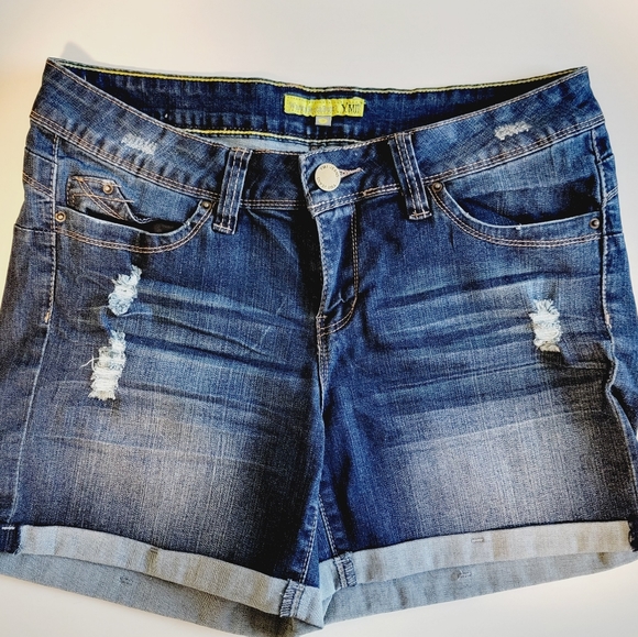 YMI Pants - YMI Betta Butt Booty Lifting Medium Rise Distressed Cuffed Jean Shorts Sz 8